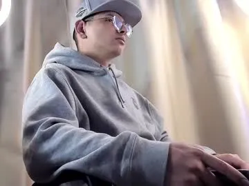 a_lejandro_08's Thumb Image