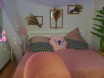 laurita_shy Image 10