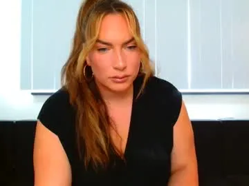 megancox_official Image 15