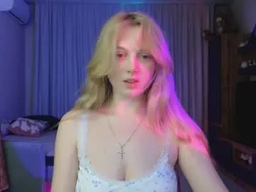 small_blondee Image 10