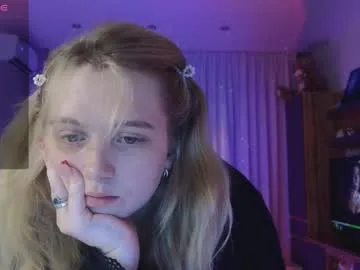 small_blondee Image 15