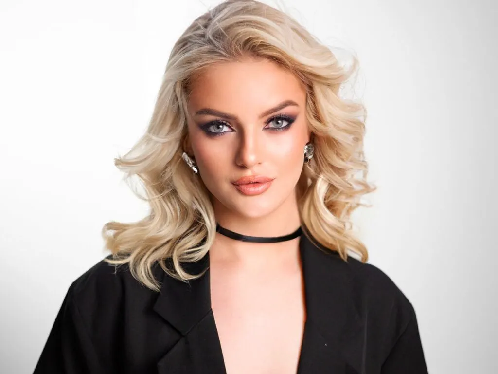 ViviennePower's Thumb Image