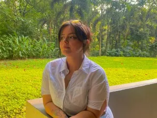 curvyrousi's Thumb Image