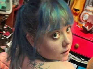 SleazeLouize's Thumb Image